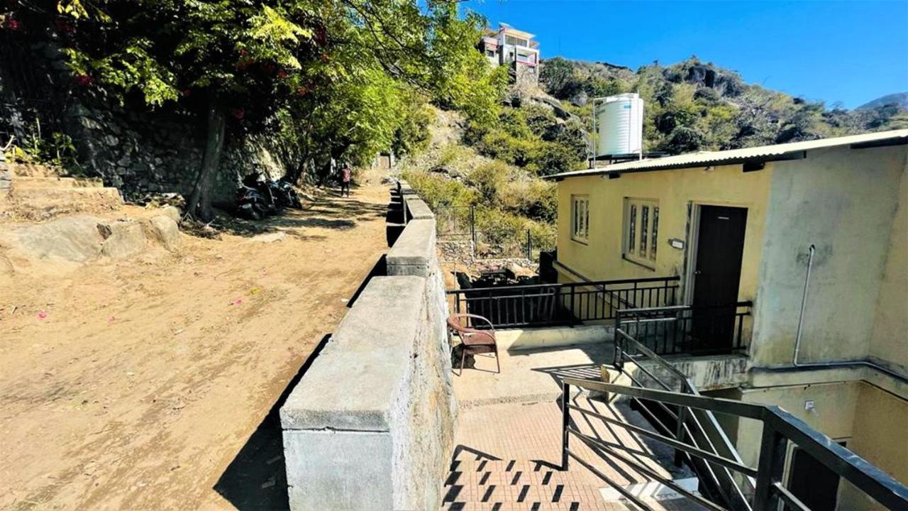 Bed and Breakfast SHIKHAR BUNGLOW - A Stunning Valley View Bungalow in Mount Abu Exterior foto