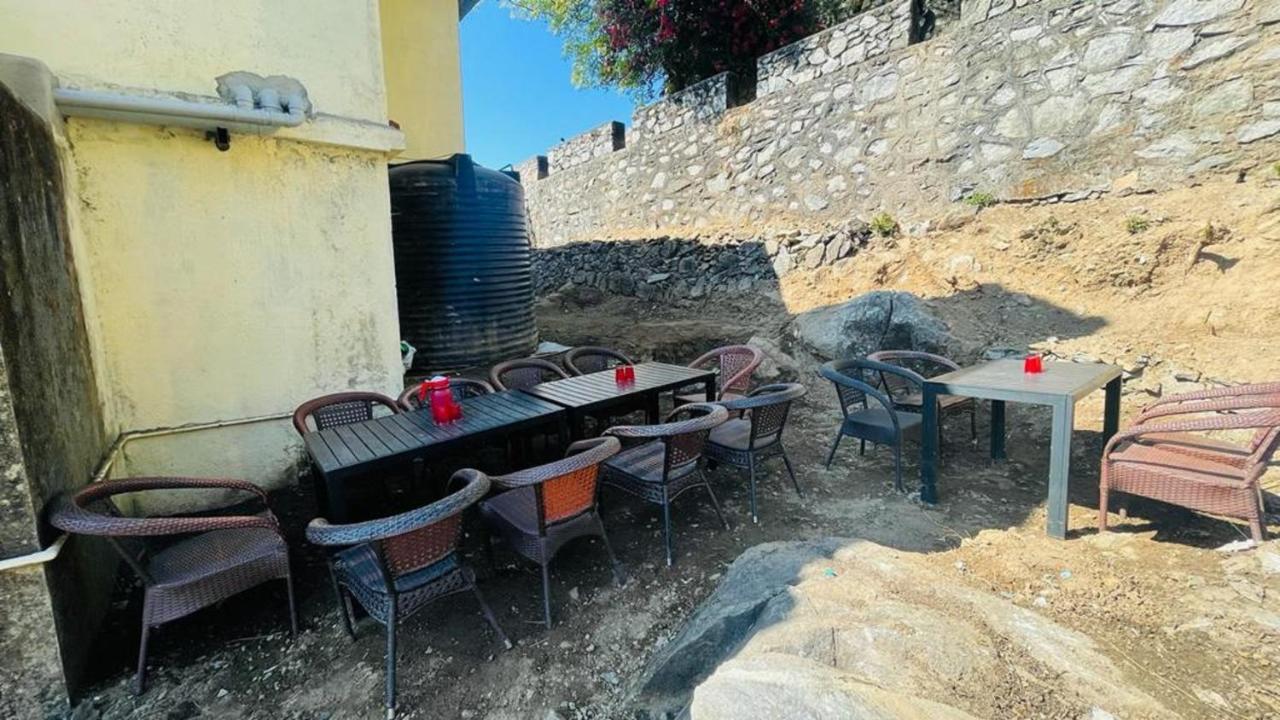 Bed and Breakfast SHIKHAR BUNGLOW - A Stunning Valley View Bungalow in Mount Abu Exterior foto